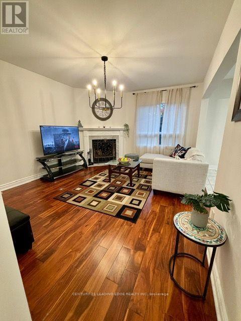 14 Buckhorn Avenue, Richmond Hill, Ontario  L4C 0E3 - Photo 3 - N13553204