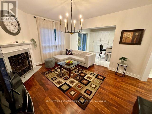 14 Buckhorn Avenue, Richmond Hill, Ontario  L4C 0E3 - Photo 4 - N13553204