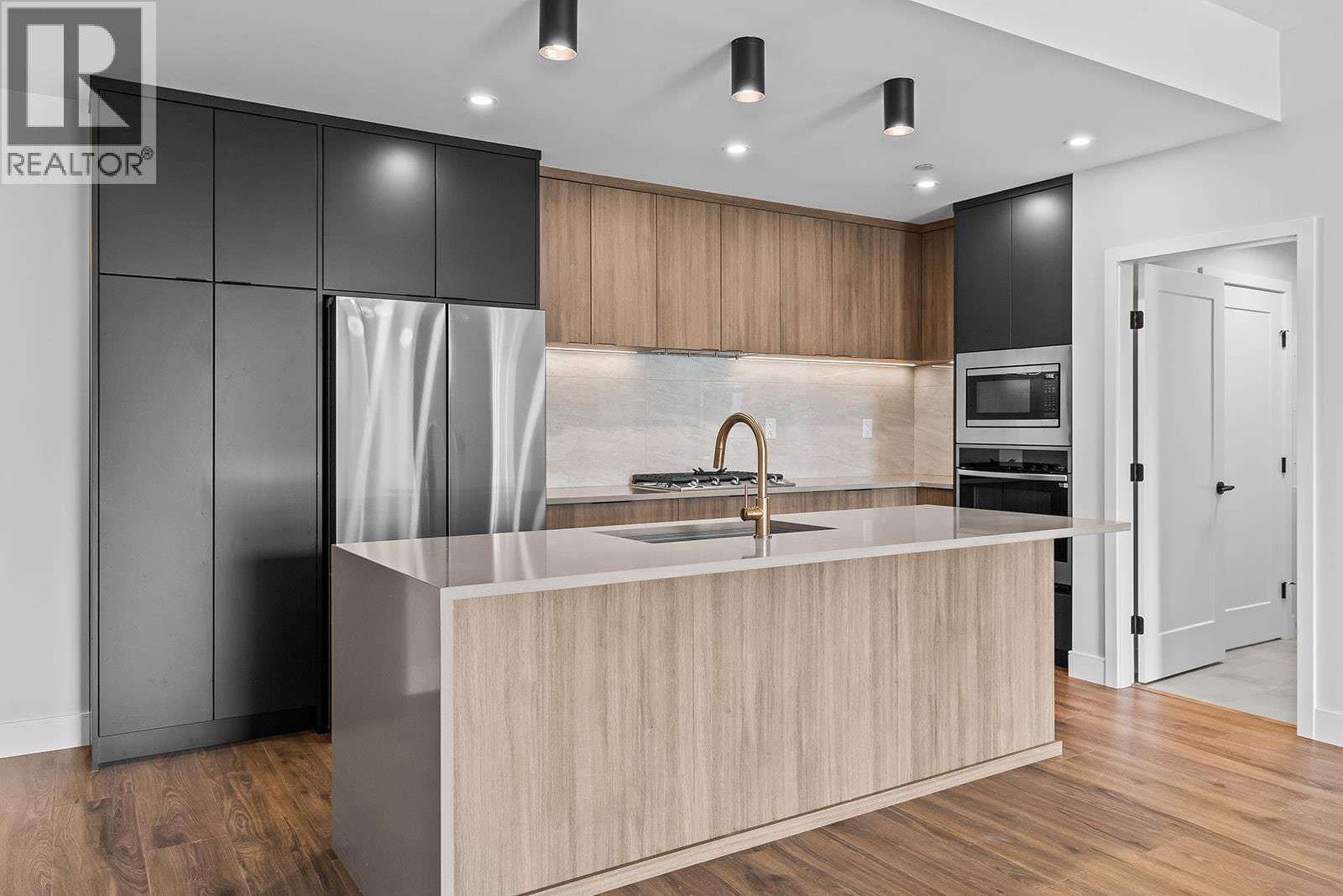 75 Predator Ridge Drive Unit# 307, Vernon, British Columbia  V1H 1G4 - Photo 4 - 10397010