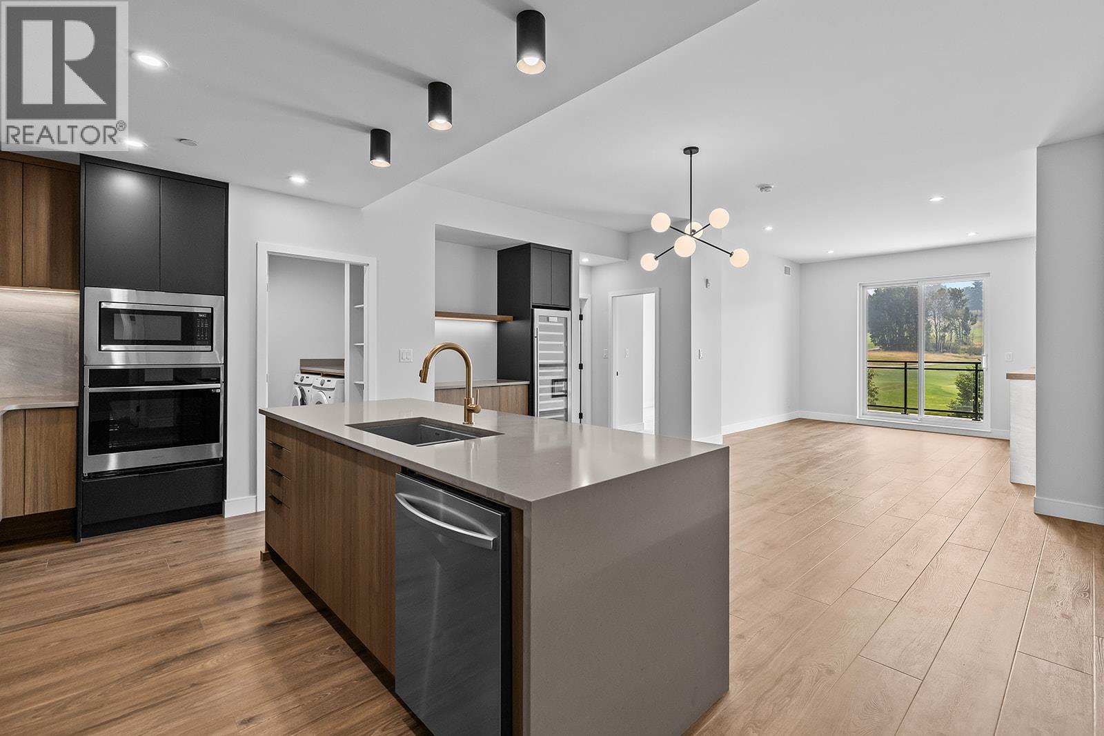 75 Predator Ridge Drive Unit# 307, Vernon, British Columbia  V1H 1G4 - Photo 6 - 10397010
