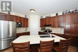 1318 Aldergrove Drive, Oshawa (Taunton), Ontario  L1K 2Y6 - Photo 5 - E13673382