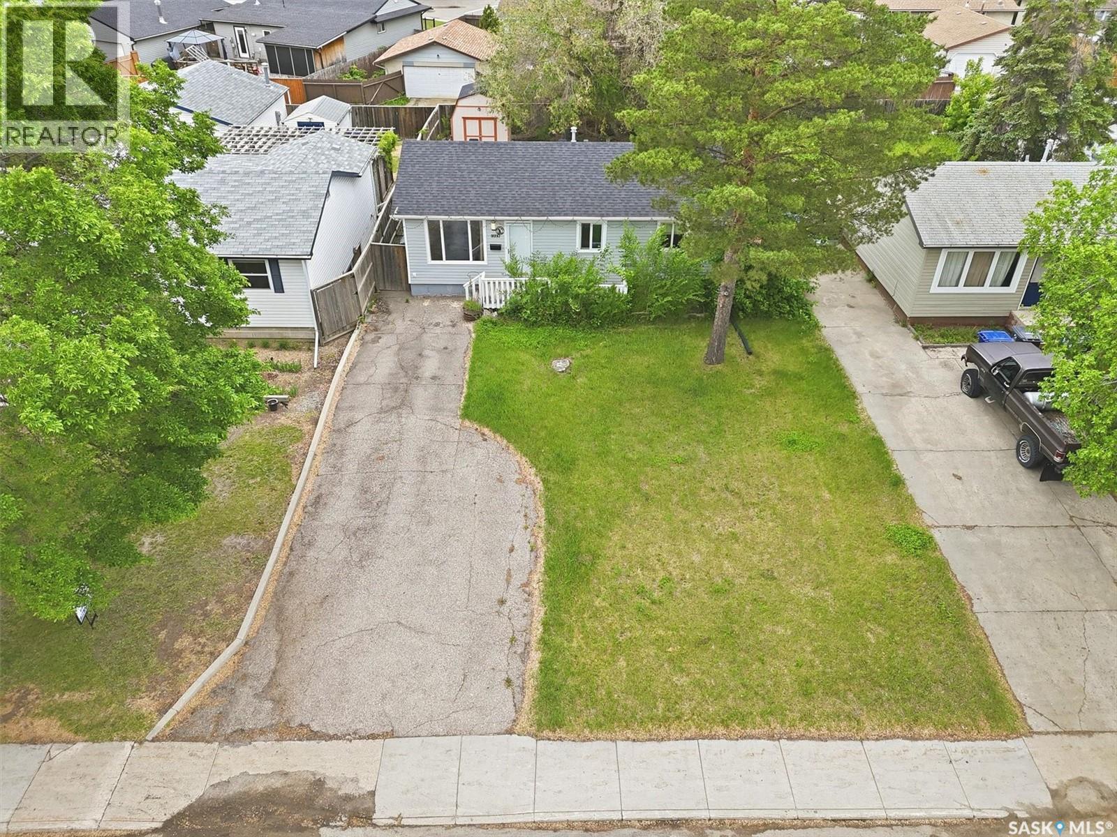 1305 W Avenue N, Saskatoon, Saskatchewan  S7L 3J2 - Photo 2 - SK045543