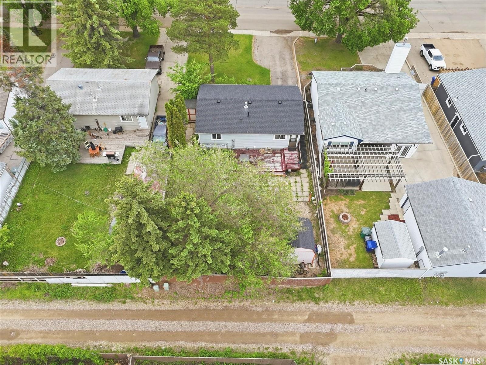 1305 W Avenue N, Saskatoon, Saskatchewan  S7L 3J2 - Photo 3 - SK045543