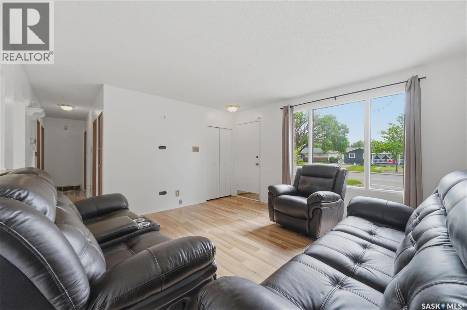 1305 W Avenue N, Saskatoon, Saskatchewan  S7L 3J2 - Photo 4 - SK045543