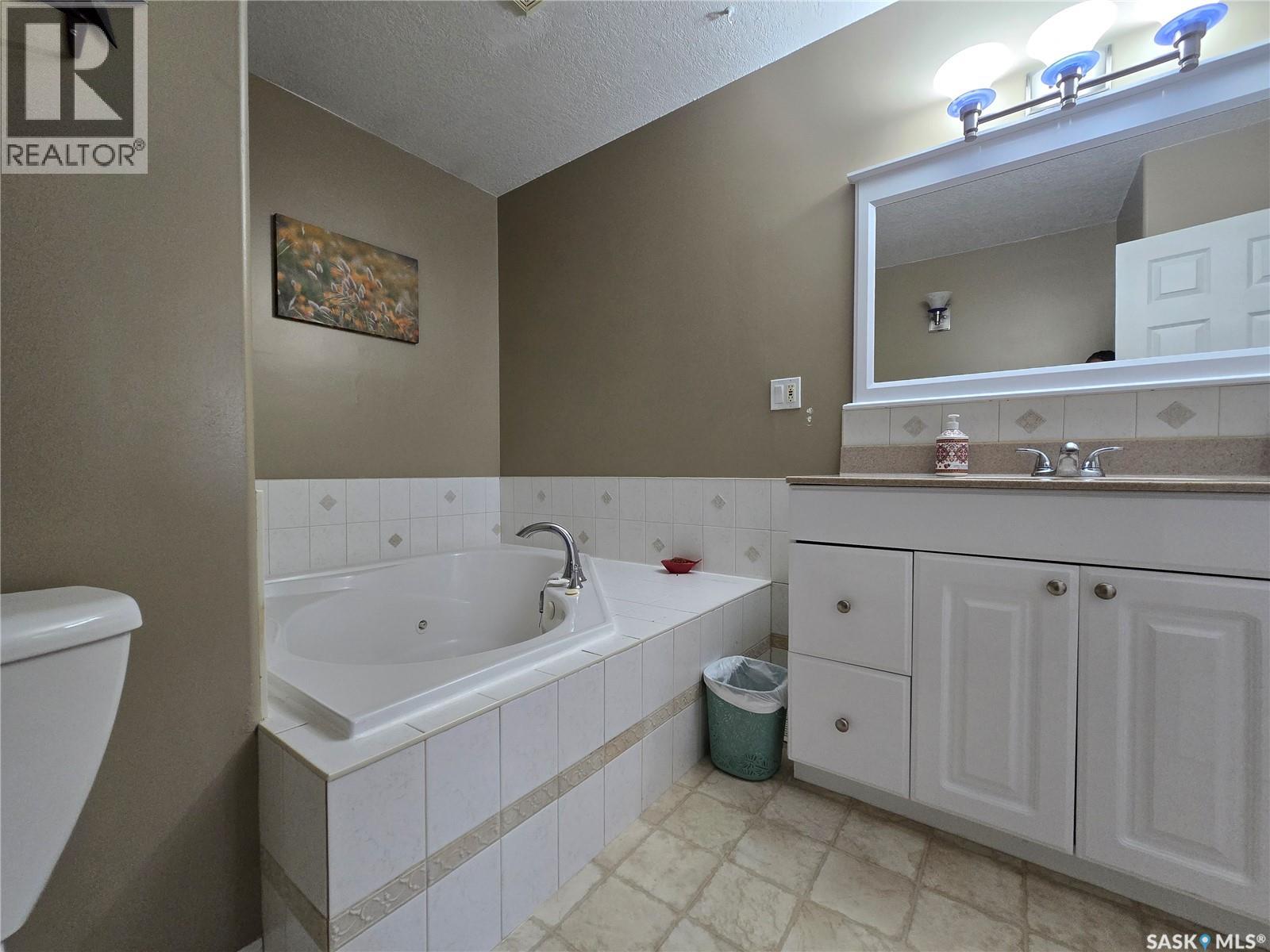 311 Eisenhower Street, Midale, Saskatchewan  S4H 1S0 - Photo 10 - SK045531
