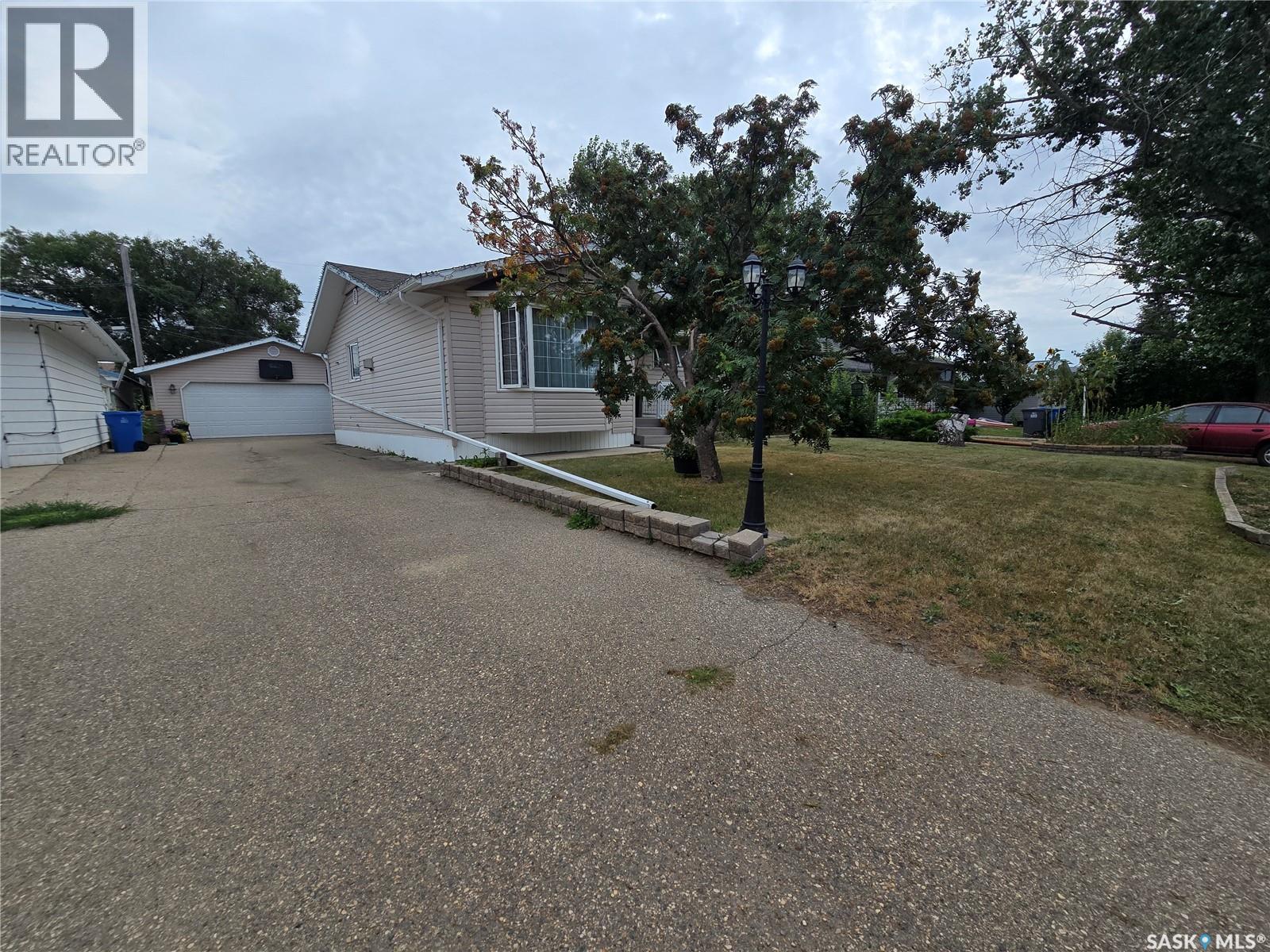 311 Eisenhower Street, Midale, Saskatchewan  S4H 1S0 - Photo 2 - SK045531