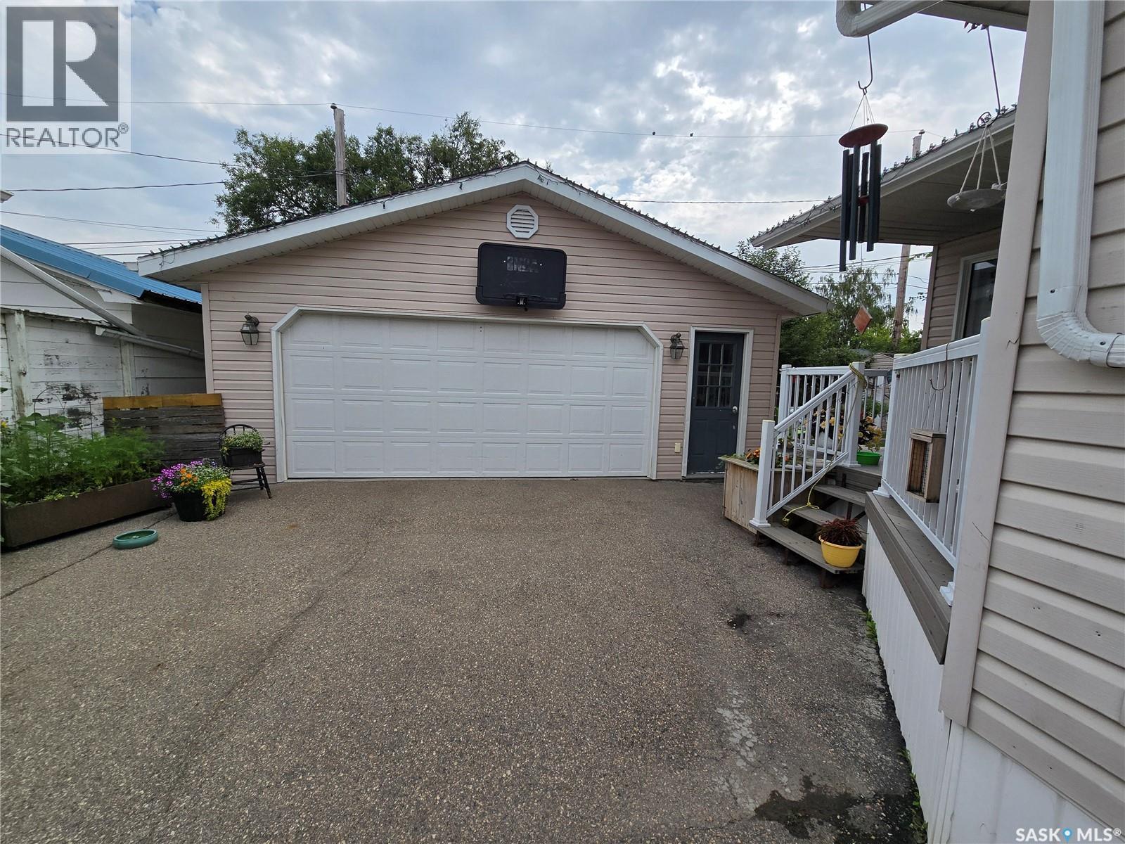 311 Eisenhower Street, Midale, Saskatchewan  S4H 1S0 - Photo 3 - SK045531