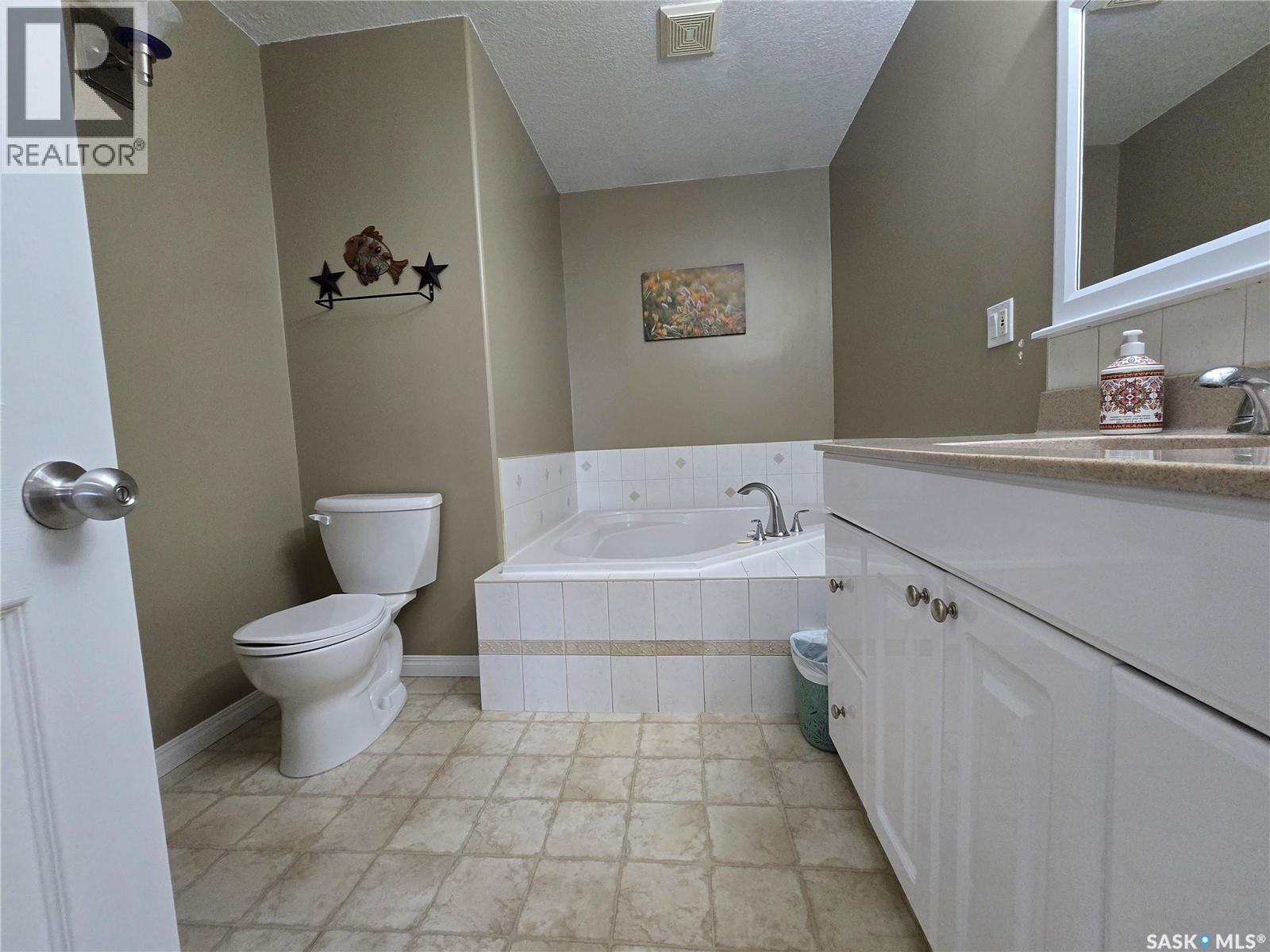 311 Eisenhower Street, Midale, Saskatchewan  S4H 1S0 - Photo 9 - SK045531