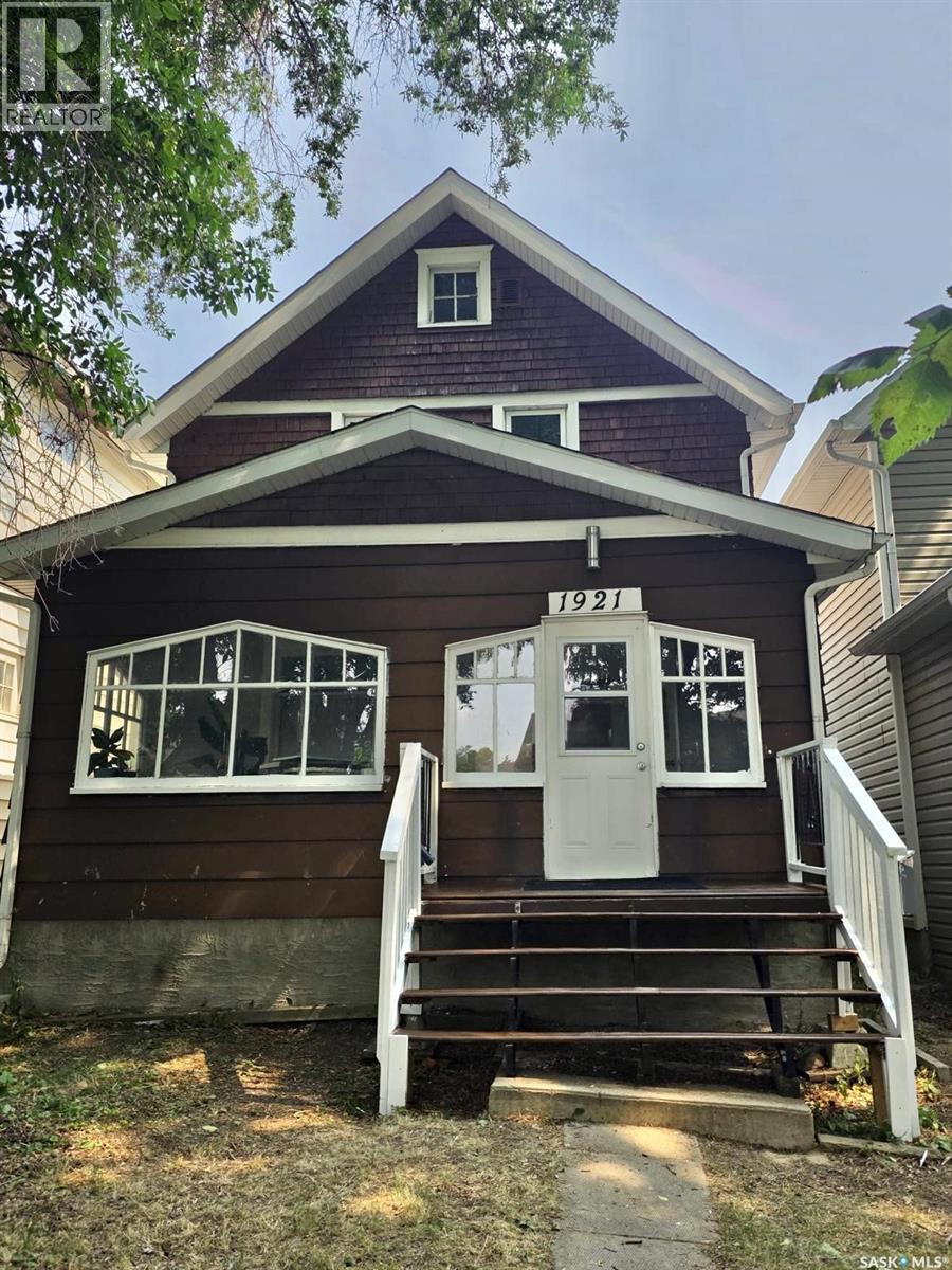 1921 Garnet Street, Regina, Saskatchewan  S4T 2Z5 - Photo 1 - SK042704