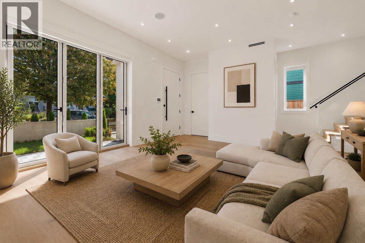 1 4463 Walden Street, Vancouver, British Columbia V5V 3S4 - Photo 4 - R3155373