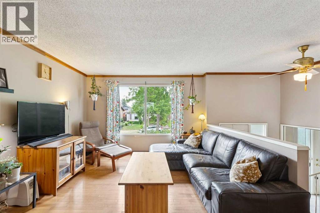 107 Bermuda Drive Nw, Calgary, Alberta  T3K 1H6 - Photo 6 - A2335636
