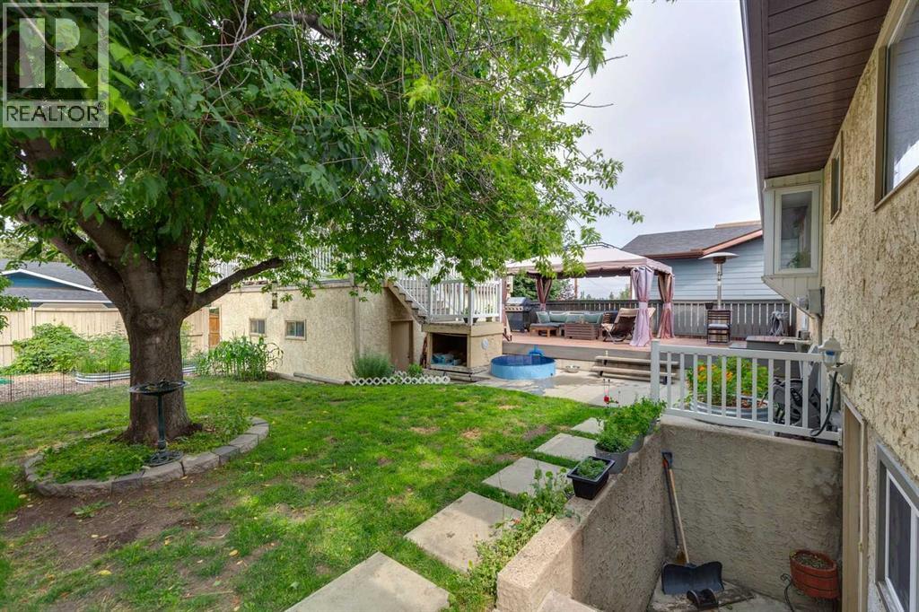 107 Bermuda Drive Nw, Calgary, Alberta  T3K 1H6 - Photo 32 - A2335636