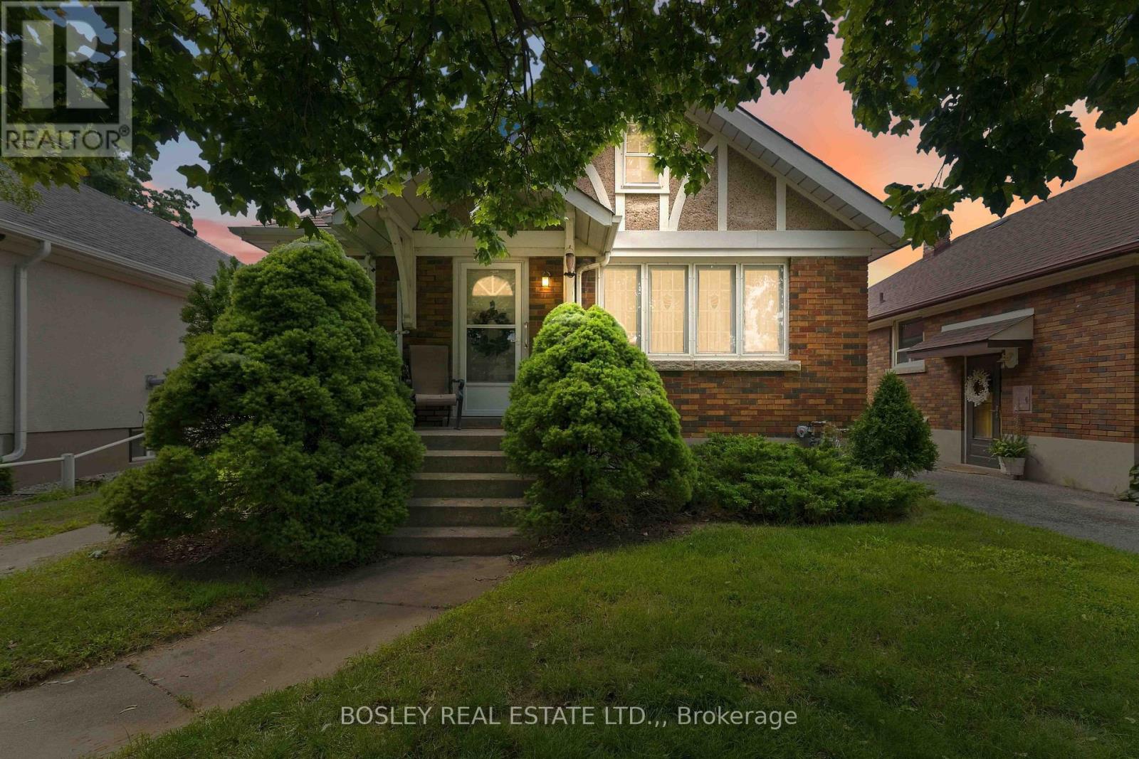 38 Spruce Street, St. Catharines, Ontario  L2R 1B5 - Photo 4 - X13673534