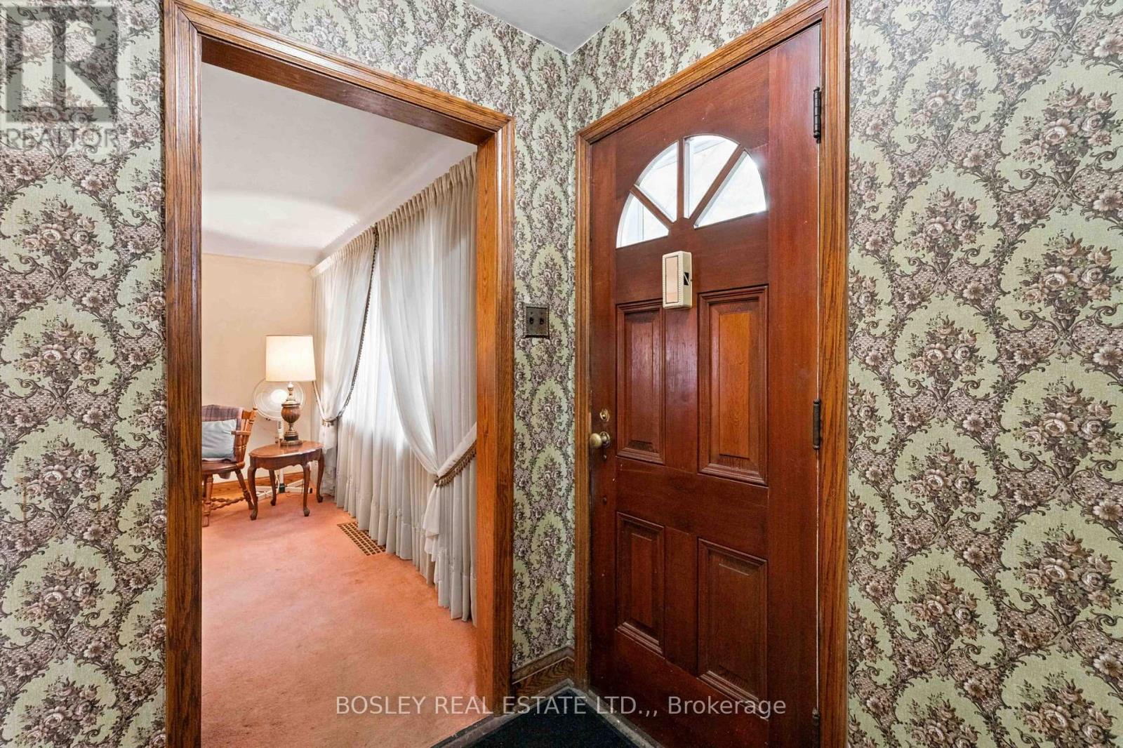 38 Spruce Street, St. Catharines, Ontario  L2R 1B5 - Photo 5 - X13673534