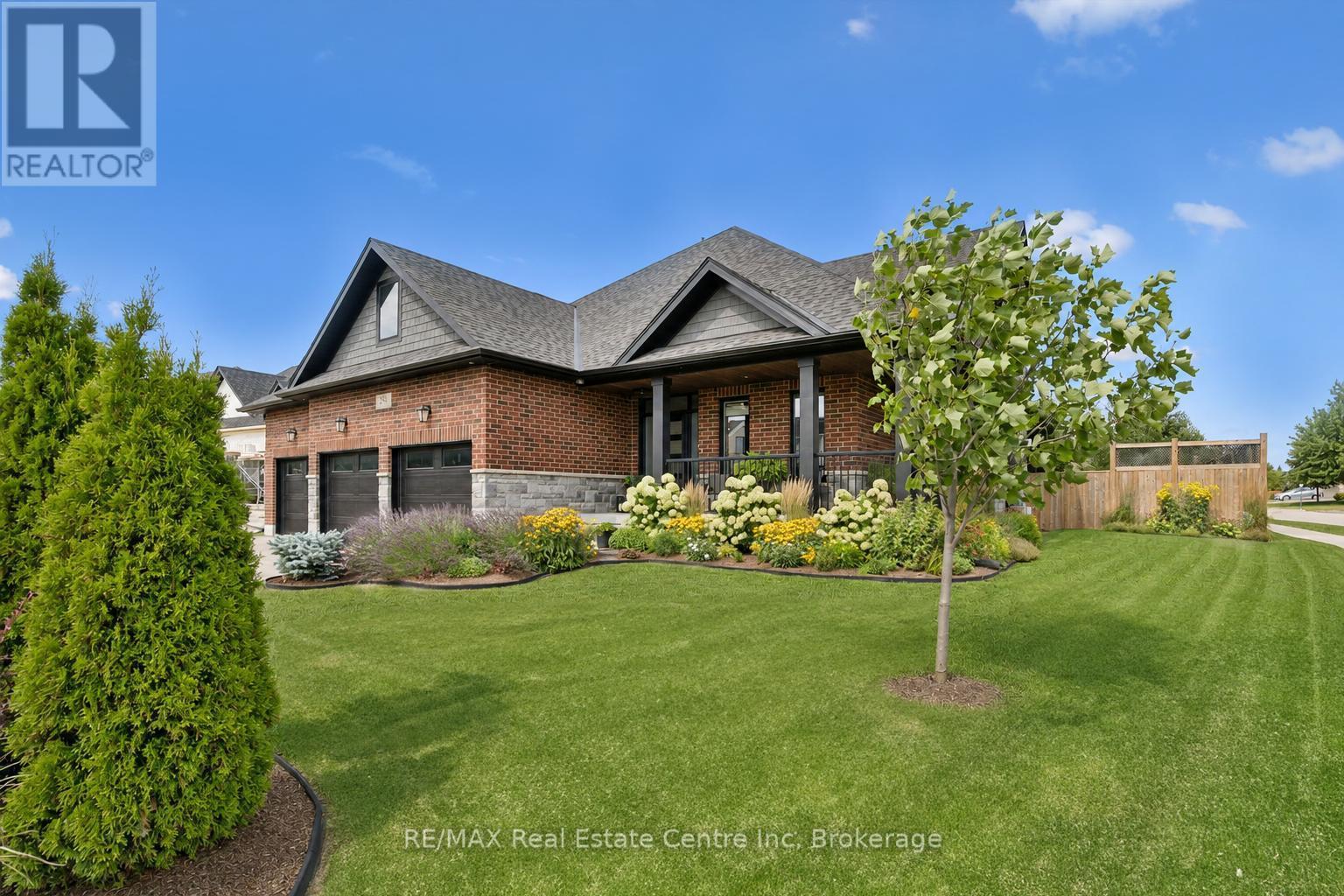 58 Carriage Crossing, Mapleton, Ontario  N0G 1P0 - Photo 2 - X13673436