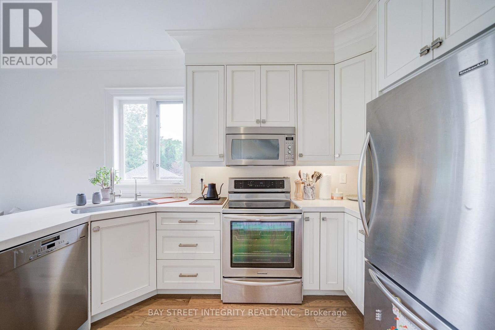 354 Old Orchard Grove, Toronto (Bedford Park-Nortown), Ontario  M5M 2E9 - Photo 13 - C13673486