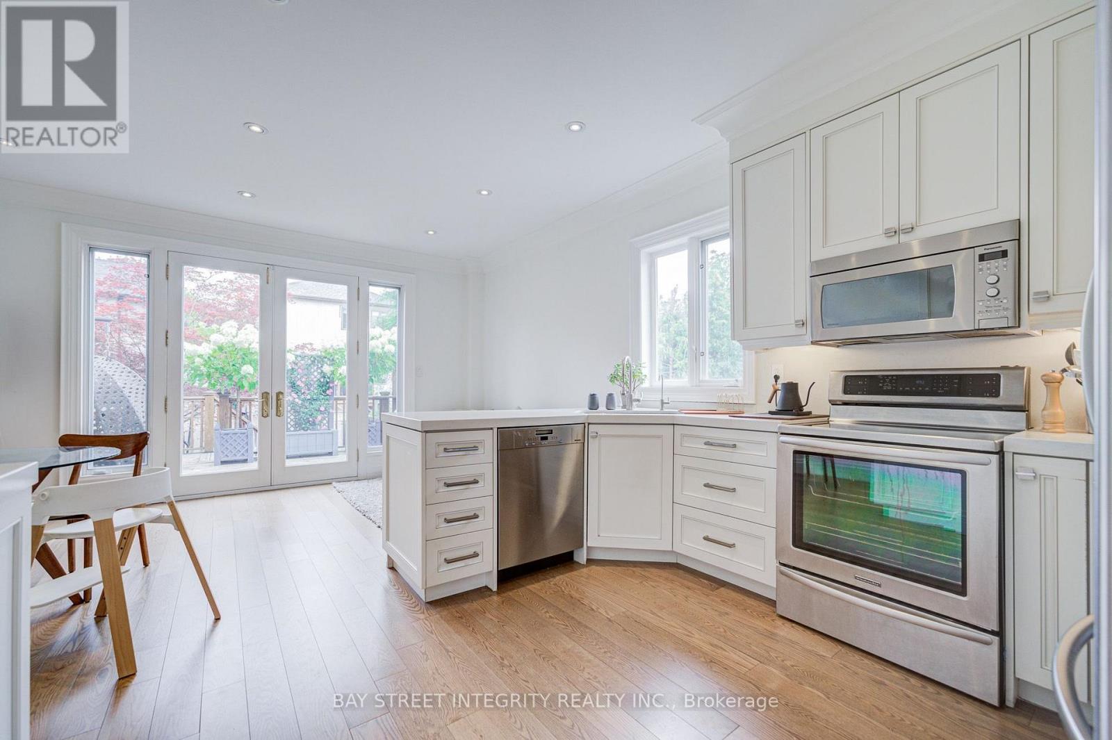 354 Old Orchard Grove, Toronto (Bedford Park-Nortown), Ontario  M5M 2E9 - Photo 14 - C13673486