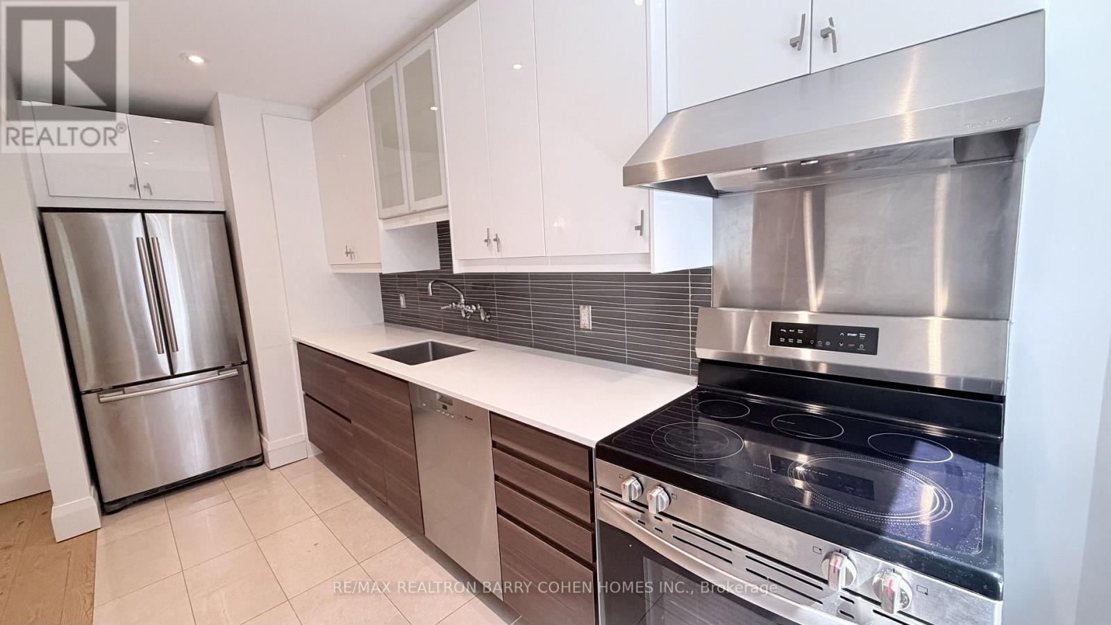 1 - 107 CHATSWORTH DRIVE