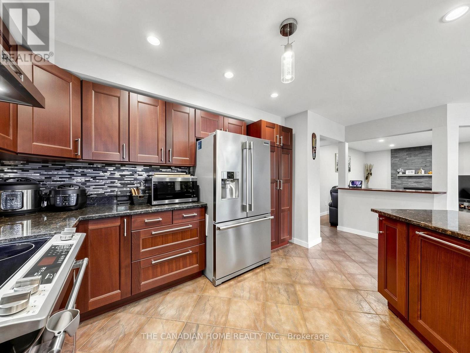 19 Wigston Court, Whitby, Ontario  L1R 2B9 - Photo 10 - E13673362