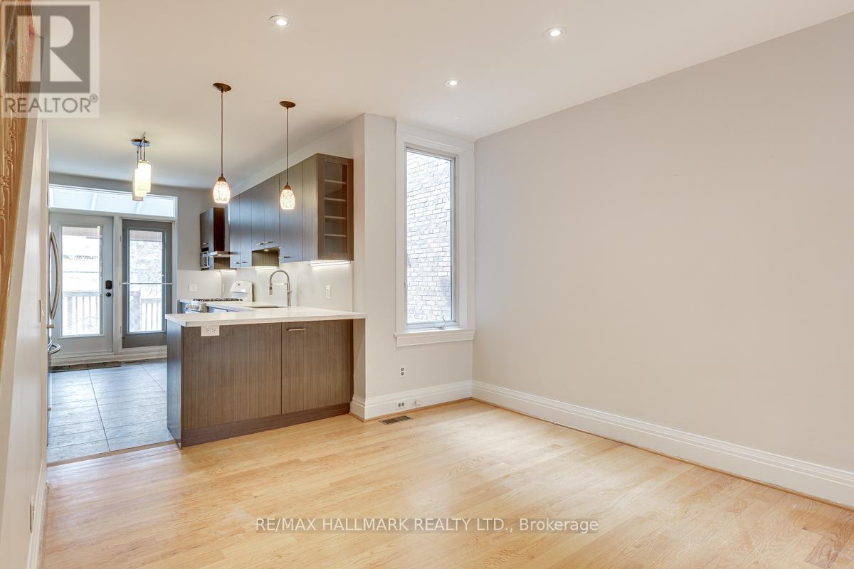 262 Highfield Road, Toronto, Ontario  M4L 2V5 - Photo 4 - E13673364