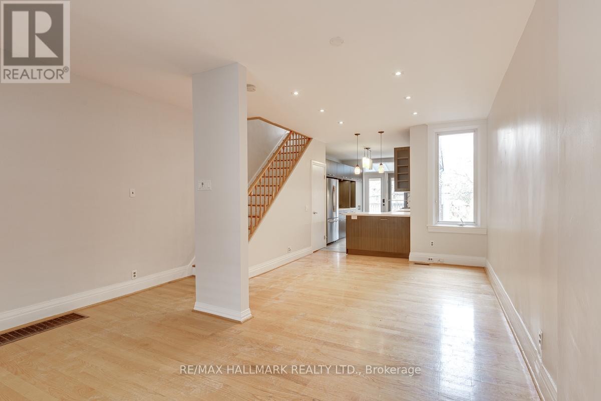 262 Highfield Road, Toronto, Ontario  M4L 2V5 - Photo 5 - E13673364