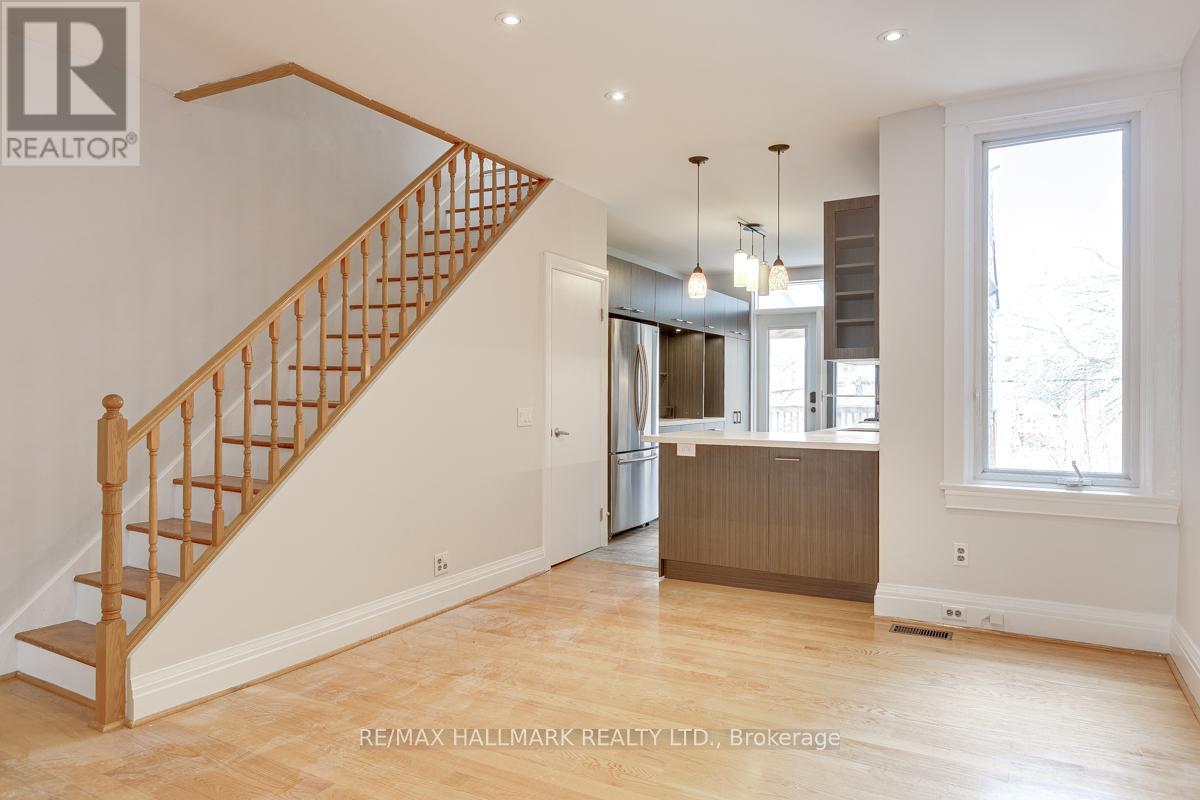 262 Highfield Road, Toronto, Ontario  M4L 2V5 - Photo 6 - E13673364