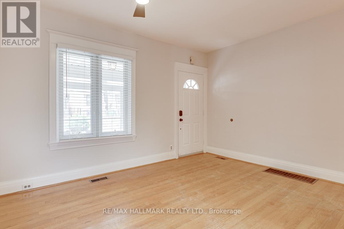 262 Highfield Road, Toronto, Ontario  M4L 2V5 - Photo 7 - E13673364