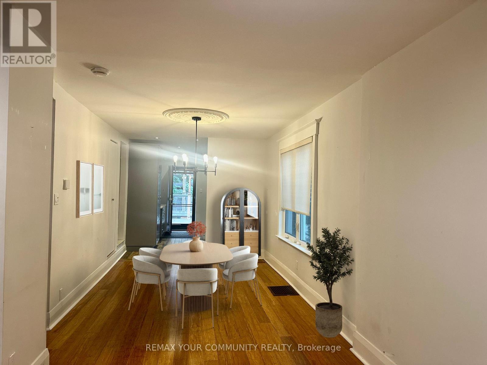 Main And 2nd Floor - 5 Lawlor Avenue, Toronto (The Beaches), Ontario  M4E 3L8 - Photo 2 - E13673390