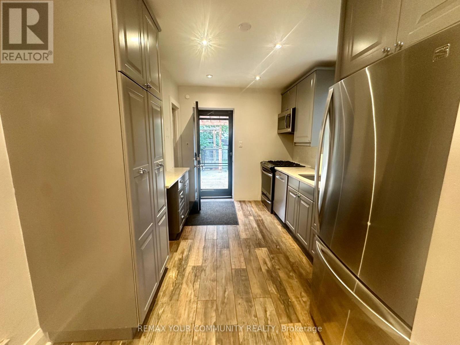 Main And 2nd Floor - 5 Lawlor Avenue, Toronto (The Beaches), Ontario  M4E 3L8 - Photo 3 - E13673390