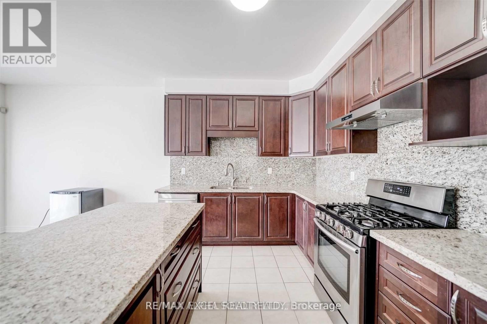 67 Alvin Curling Crescent, Toronto, Ontario  M1V 0E7 - Photo 17 - E13673442