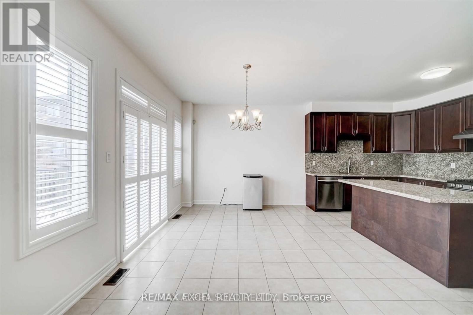 67 Alvin Curling Crescent, Toronto, Ontario  M1V 0E7 - Photo 18 - E13673442