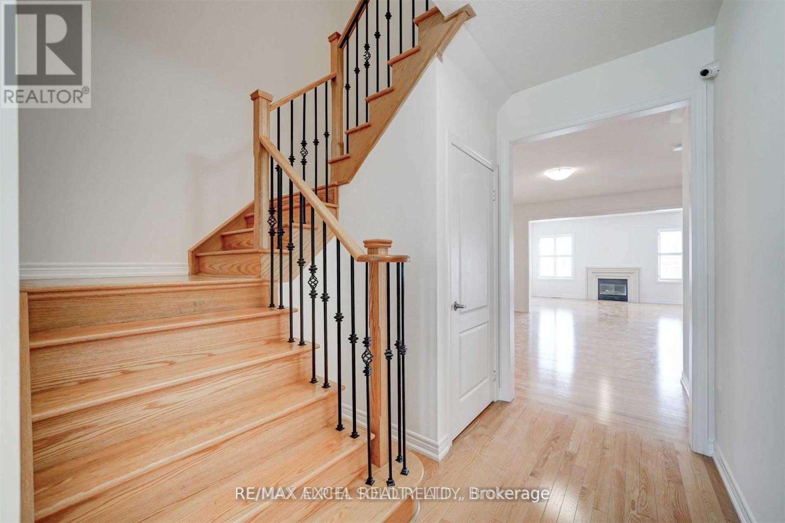 67 Alvin Curling Crescent, Toronto, Ontario  M1V 0E7 - Photo 5 - E13673442