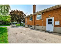 621 WYCHWOOD STREET, Oshawa, Ontario