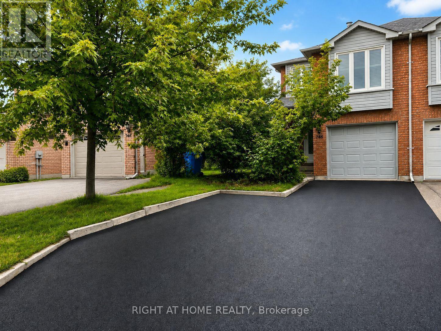 UPPER - 746 WALPOLE CRESCENT