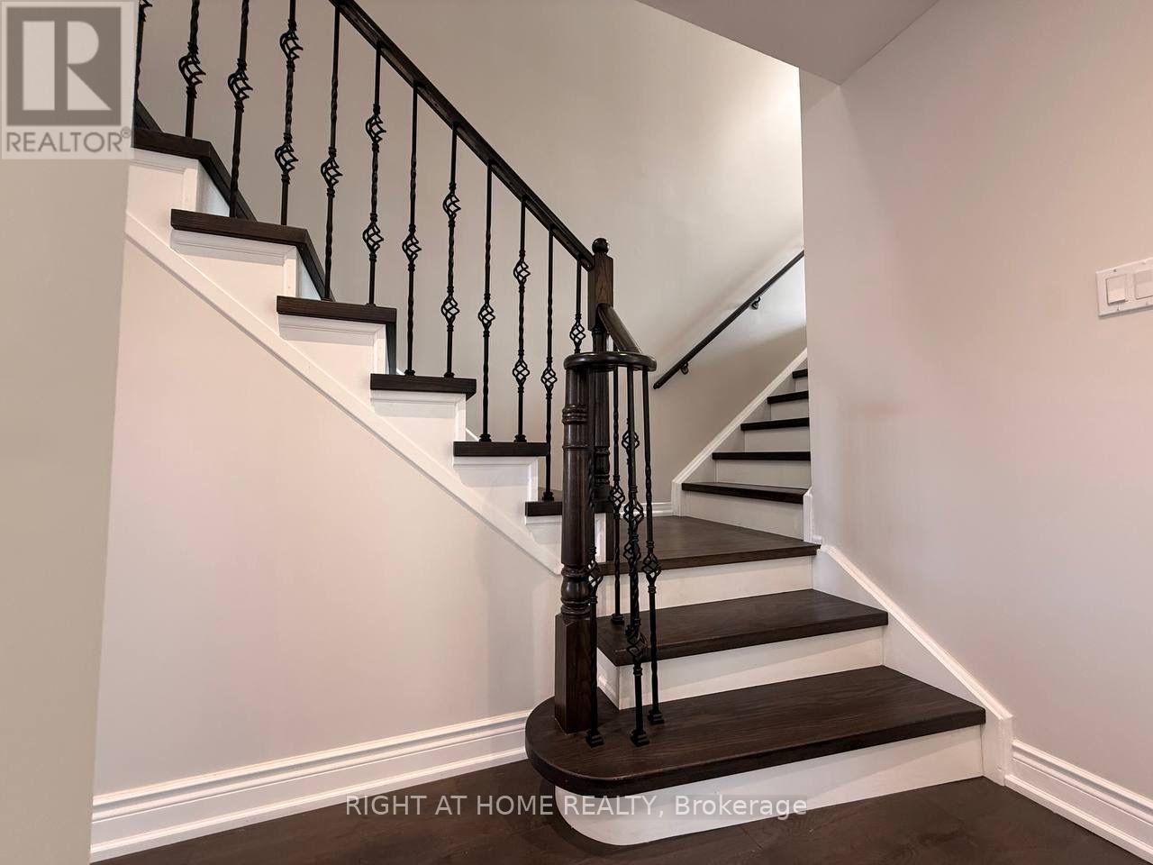 Upper - 746 Walpole Crescent, Newmarket, Ontario  L3X 2B1 - Photo 13 - N13673498