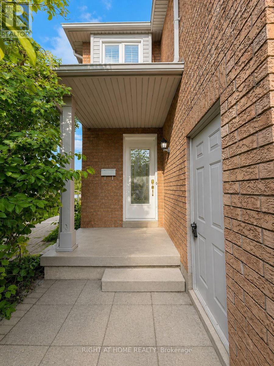 Upper - 746 Walpole Crescent, Newmarket, Ontario  L3X 2B1 - Photo 2 - N13673498