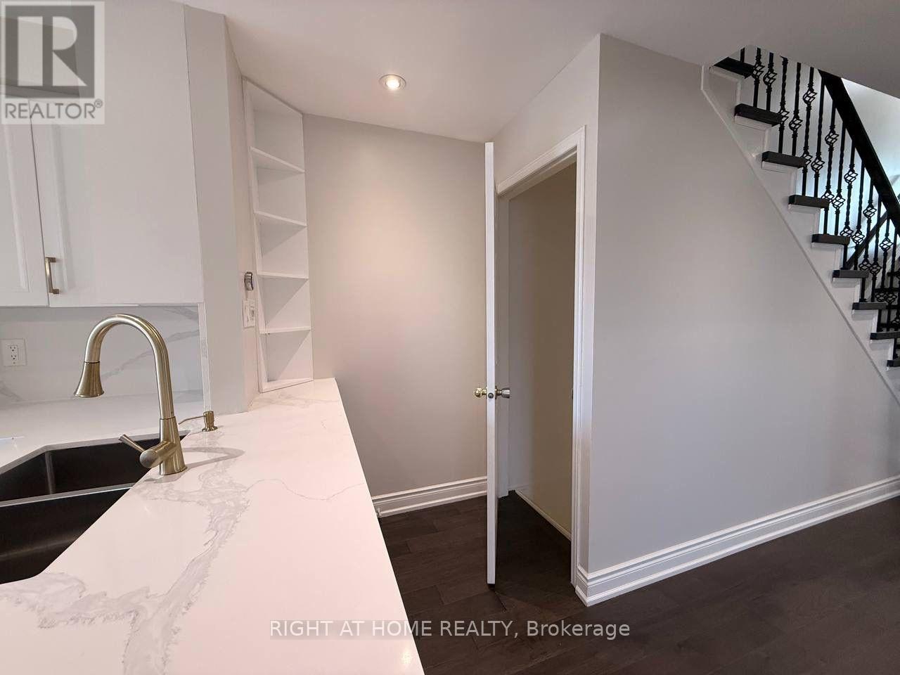 Upper - 746 Walpole Crescent, Newmarket, Ontario  L3X 2B1 - Photo 25 - N13673498