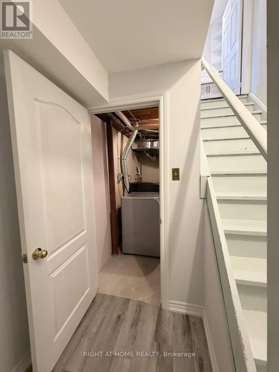 Upper - 746 Walpole Crescent, Newmarket, Ontario  L3X 2B1 - Photo 27 - N13673498