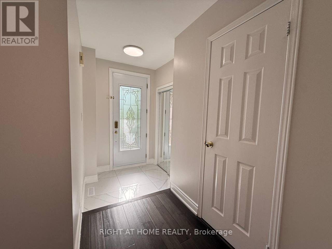 Upper - 746 Walpole Crescent, Newmarket, Ontario  L3X 2B1 - Photo 3 - N13673498