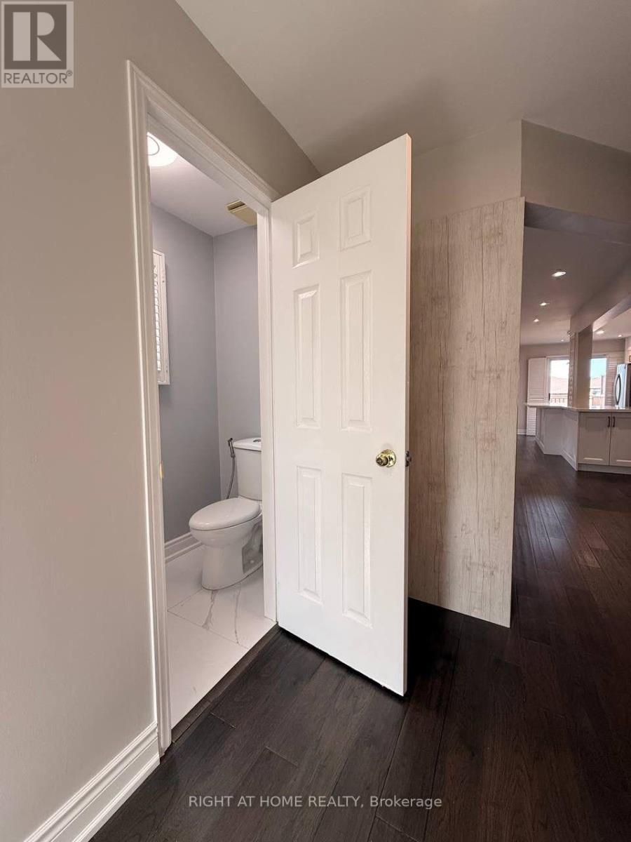 Upper - 746 Walpole Crescent, Newmarket, Ontario  L3X 2B1 - Photo 4 - N13673498