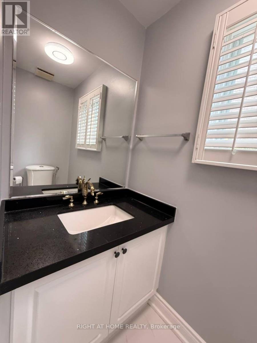 Upper - 746 Walpole Crescent, Newmarket, Ontario  L3X 2B1 - Photo 5 - N13673498