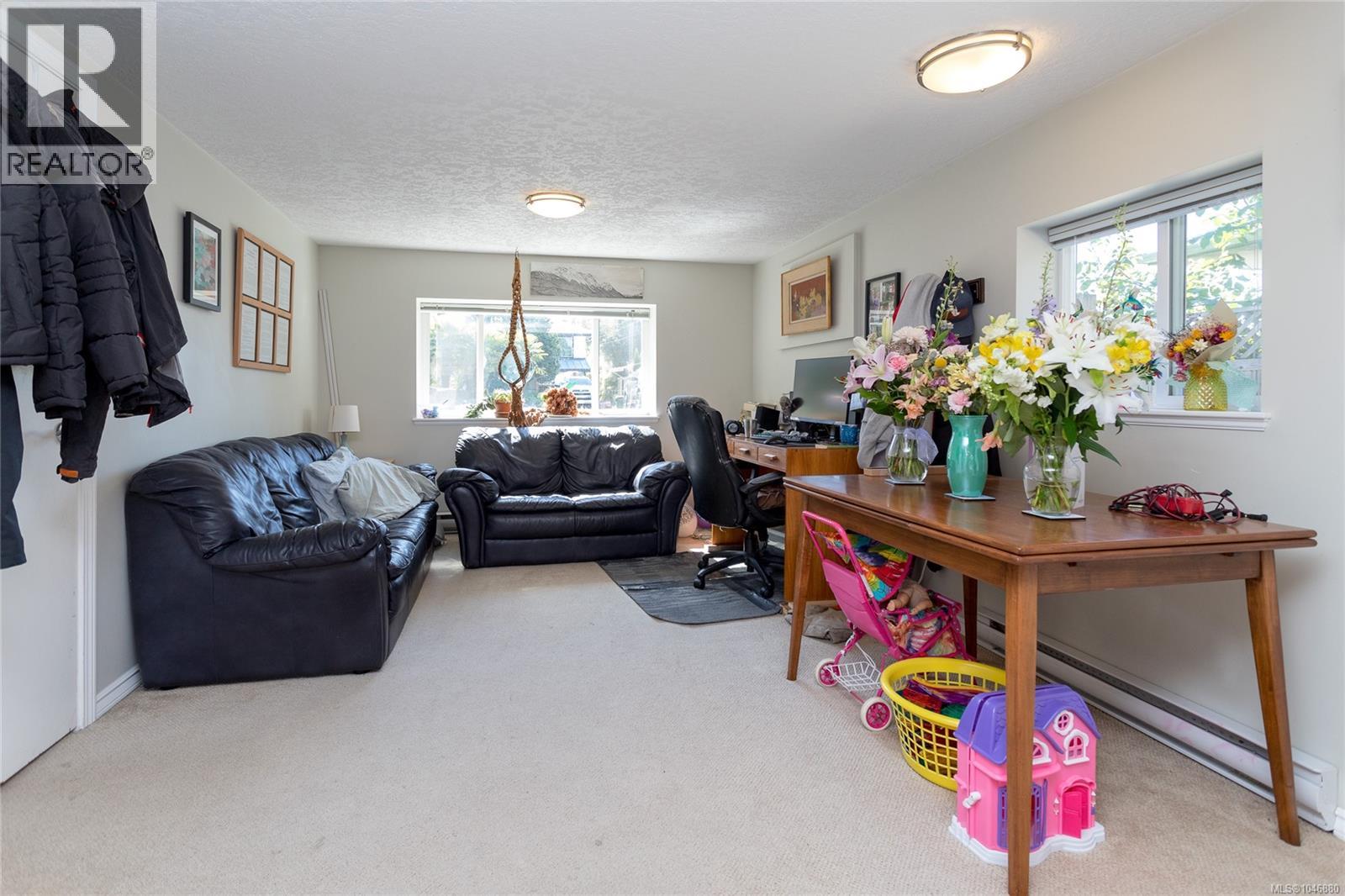 3856 Diamond St, Saanich, British Columbia  V8Z 3X4 - Photo 23 - 1046880