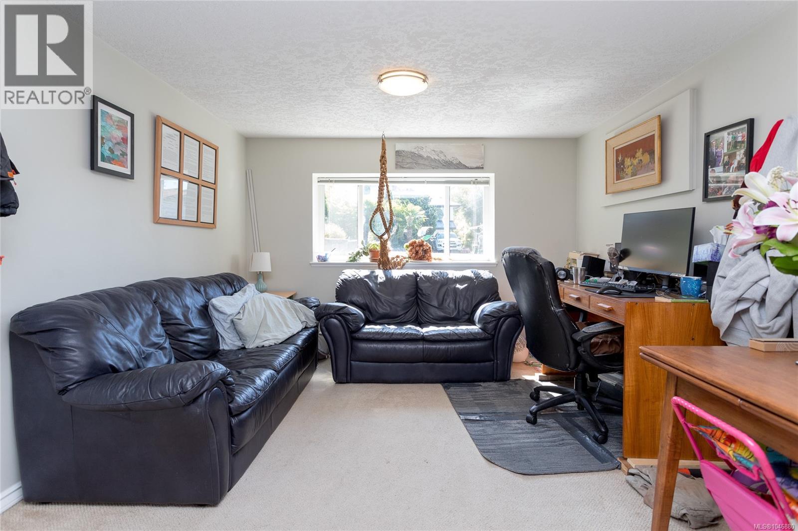 3856 Diamond St, Saanich, British Columbia  V8Z 3X4 - Photo 24 - 1046880