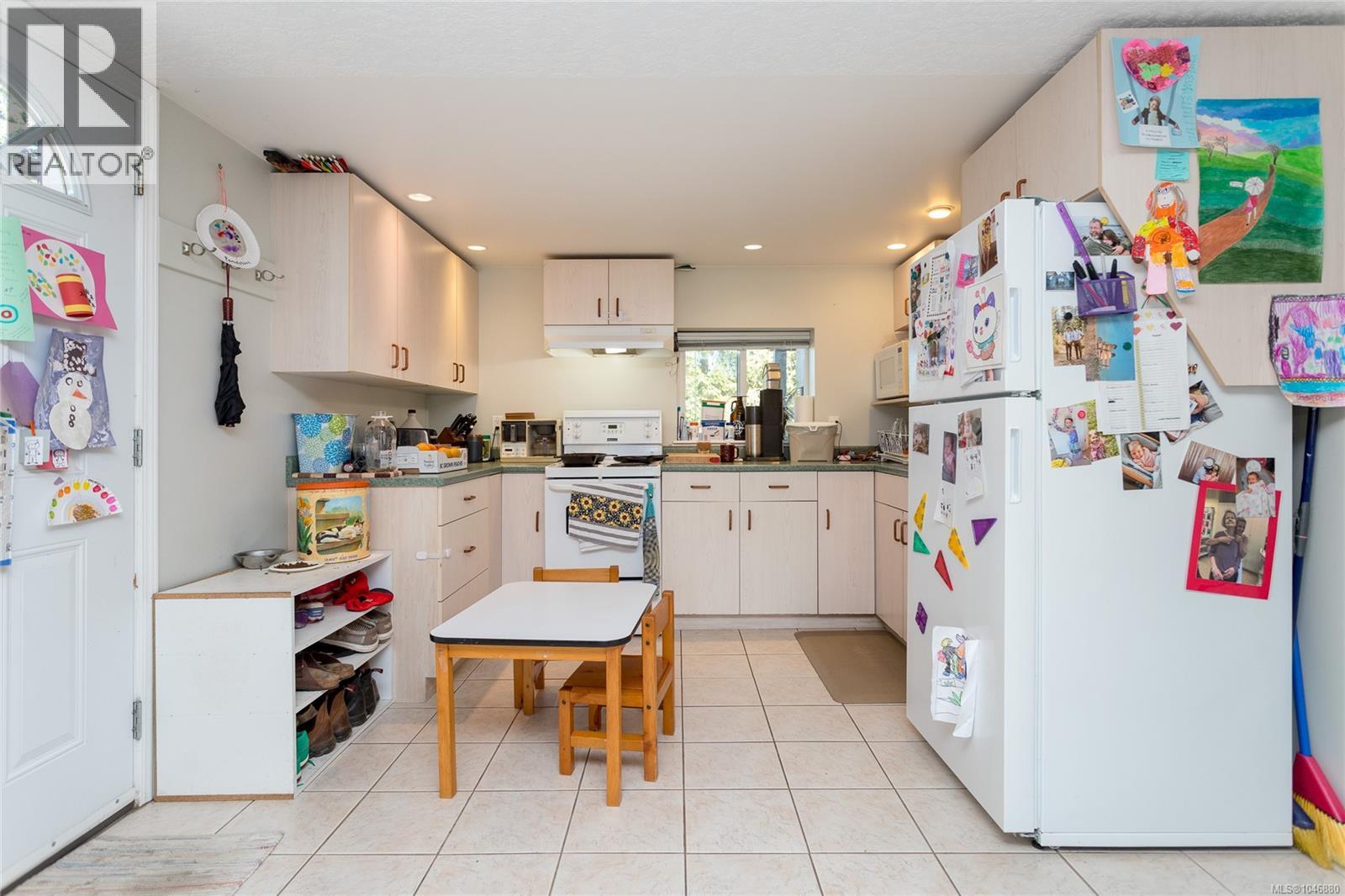 3856 Diamond St, Saanich, British Columbia  V8Z 3X4 - Photo 26 - 1046880