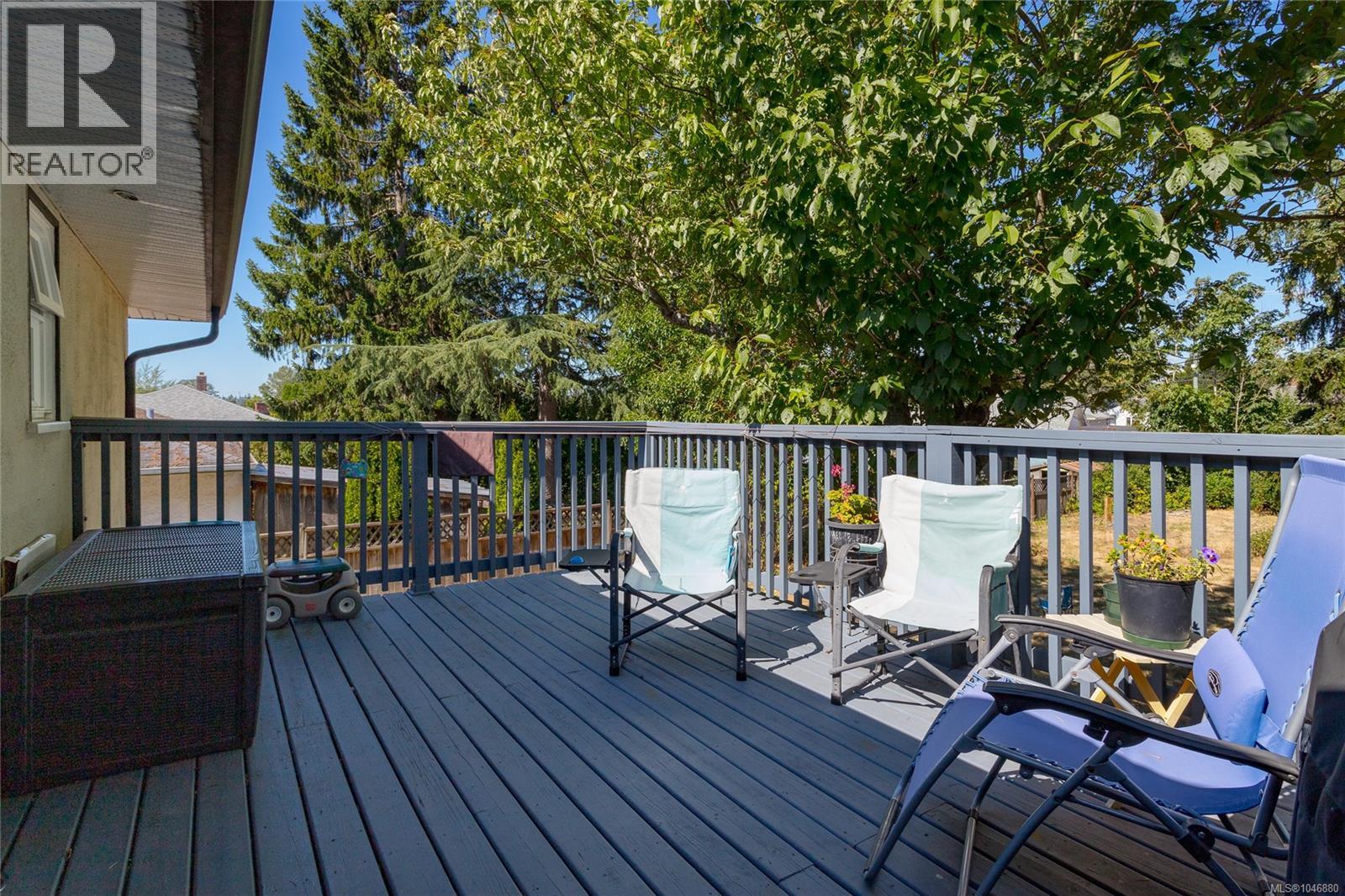 3856 Diamond St, Saanich, British Columbia  V8Z 3X4 - Photo 31 - 1046880