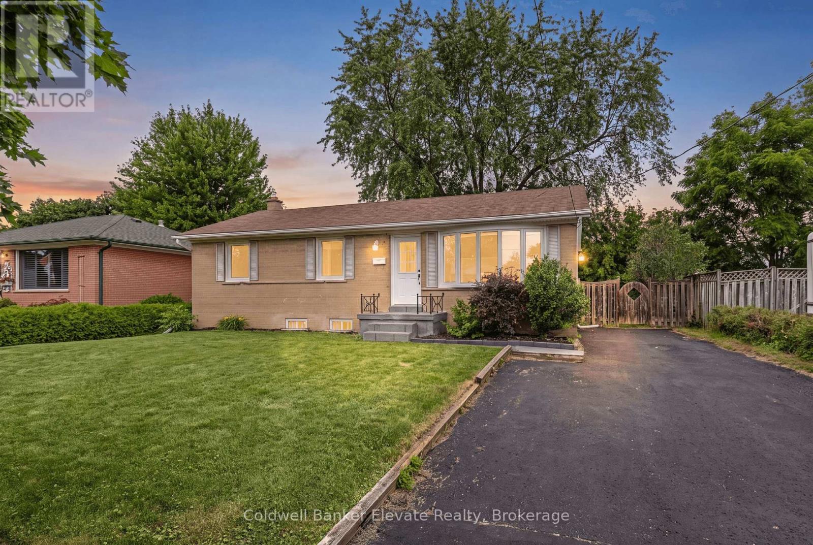 39 MCGILVRAY CRESCENT, Halton Hills, Ontario