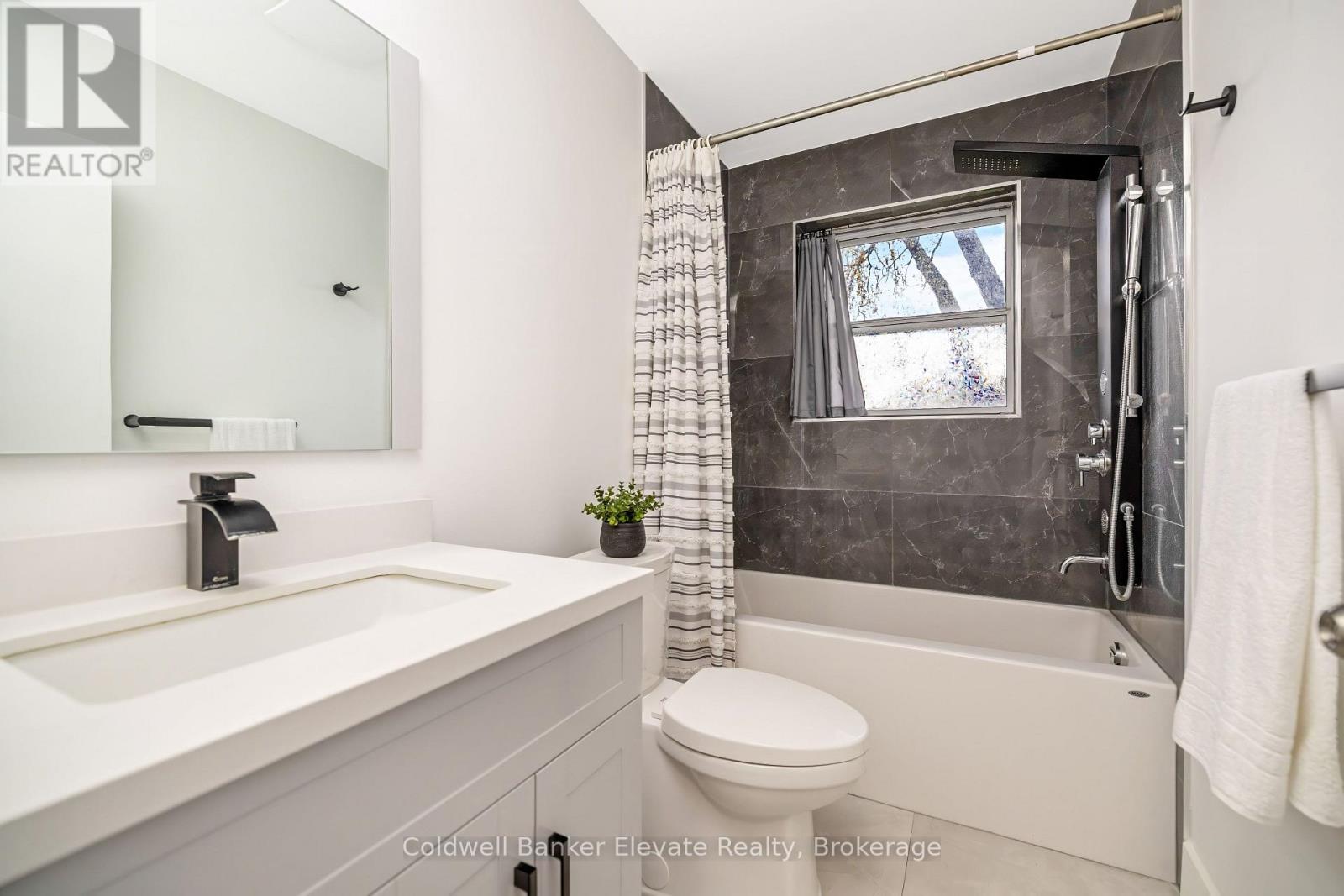 39 Mcgilvray Crescent, Halton Hills, Ontario  L7G 1L7 - Photo 24 - W13673428