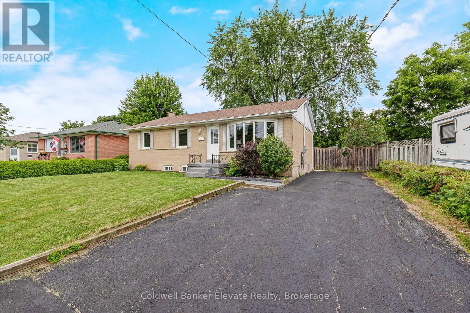 39 Mcgilvray Crescent, Halton Hills, Ontario  L7G 1L7 - Photo 3 - W13673428