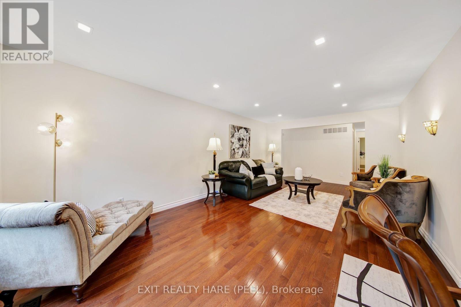 48 Nanport Street, Brampton (Westgate), Ontario  L6S 4A3 - Photo 6 - W13673496
