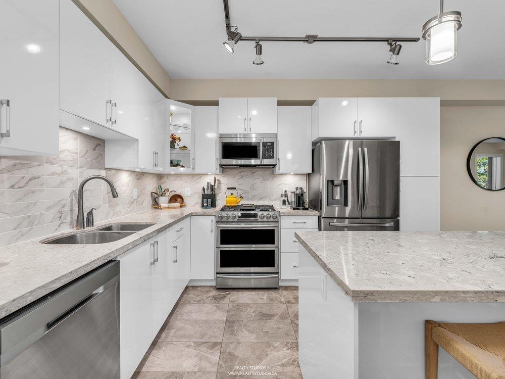 109 14588 Mcdougall Drive, White Rock, British Columbia  V4P 0H1 - Photo 4 - R3155638